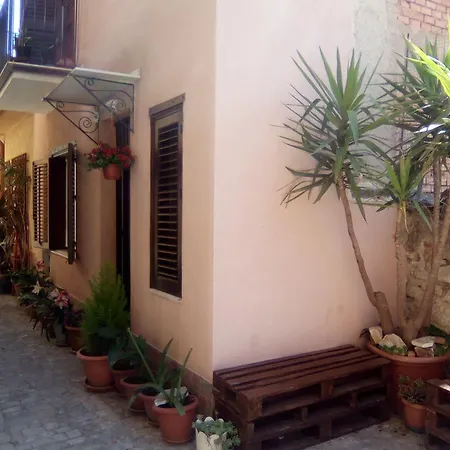Il Cortiletto Castelbuono (Sicily)