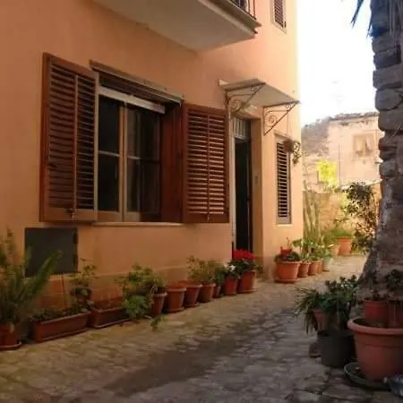 Il Cortiletto Castelbuono (Sicily)